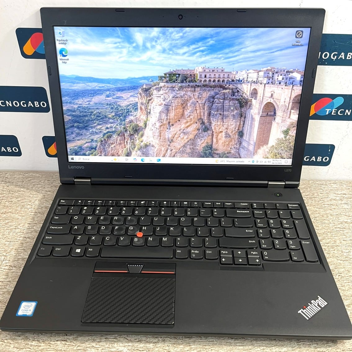 Laptop Lenovo Core i5 7th Gen con Teclado Numérico